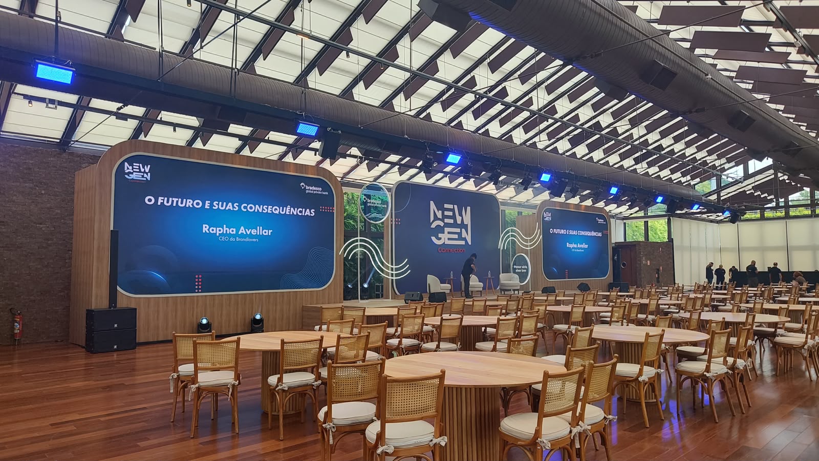 Evento corporativo New Gen Connection do Bradesco Global Private Bank, com palco de LED arredondado